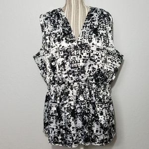 Torrid 2 Black White Pattern Sleeveless Blouse